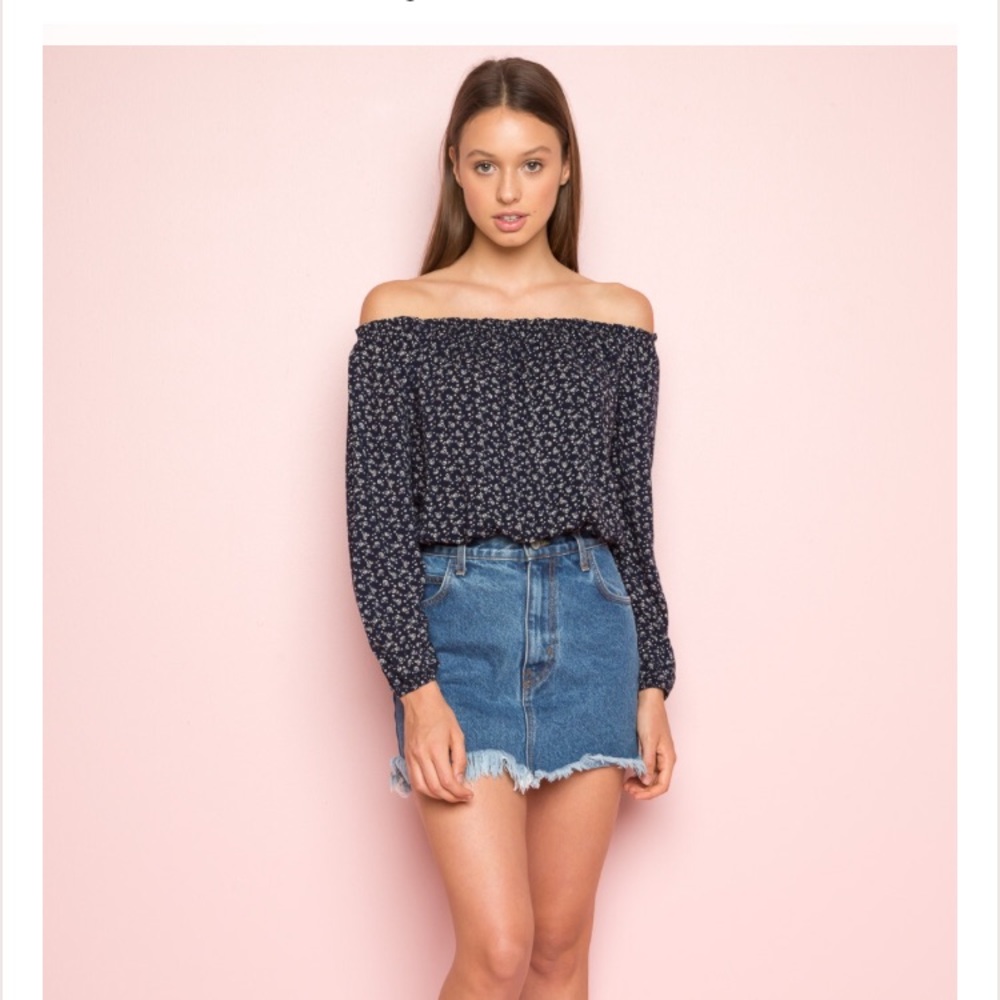 Brandy Melville Off Maura Top / Off the shoulder